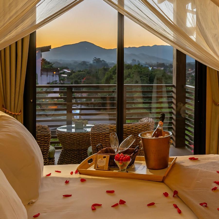 Queen Suite with Spa Bath